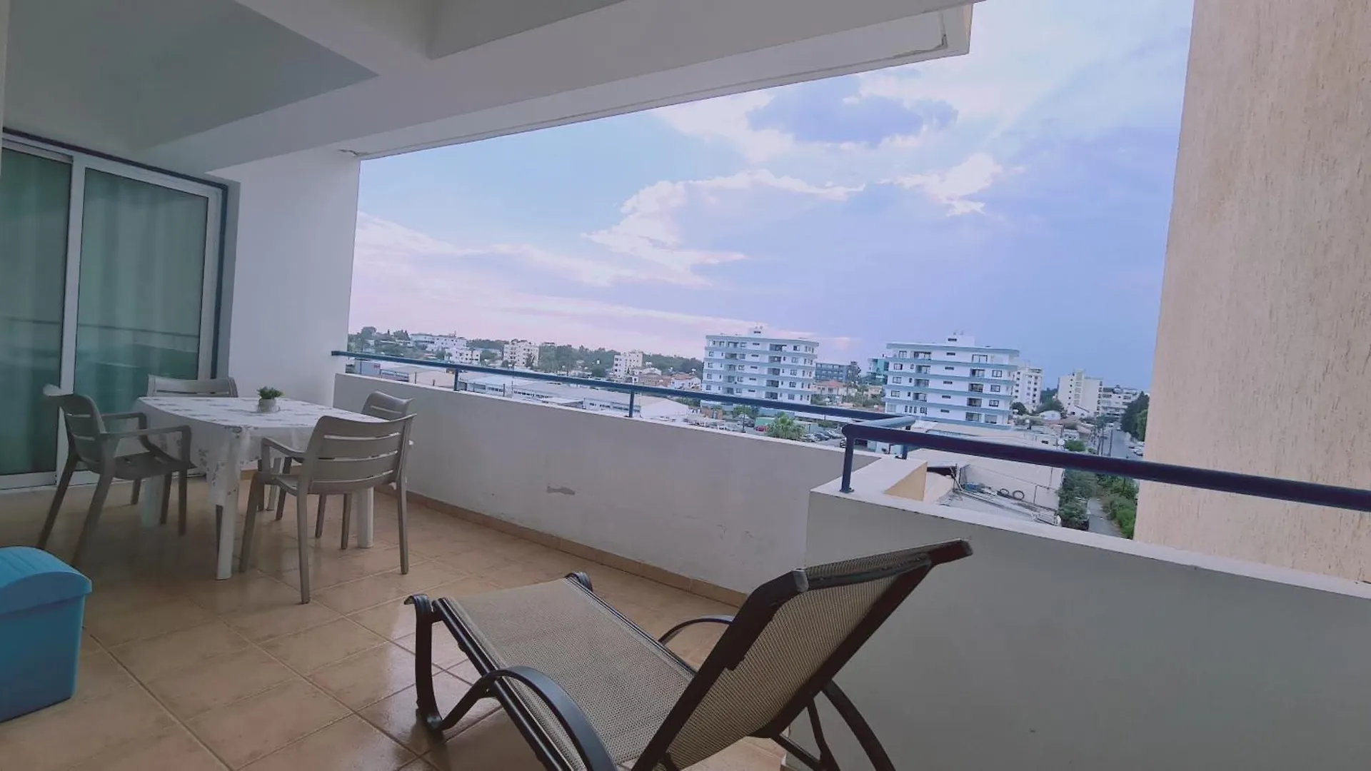 Stay Suncity Apartment Lárnaca